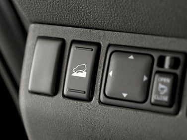 Nissan Navara (Frontier) III (D40)، بيك أب بكابينة مزدوجة — تفصيل داخلي