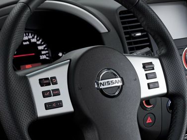 Nissan Navara (Frontier) III (D40)، بيك أب بكابينة مزدوجة — عجلة القيادة