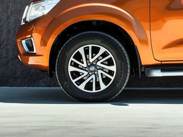 Nissan Navara (Frontier) IV (D23)، بيك أب بكابينة مزدوجة Double-Cab — جنط العجلة