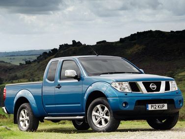 Nissan Navara (Frontier) III (D40)، بيك أب بكابينة ونصف — منظر أمامي أيمن