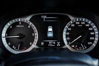 Nissan Navara (Frontier) IV (D23)، بيك أب بكابينة مزدوجة Double-Cab — لوحة العدادات