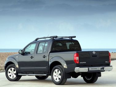 Nissan Navara (Frontier) III (D40)، بيك أب بكابينة مزدوجة — منظر خلفي أيمن