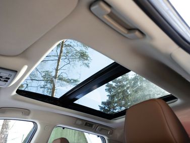 Nissan Pathfinder V، دفع رباعي 5 أبواب — منظر عام للمقصورة