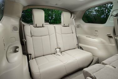 Nissan Pathfinder رابعاً، دفع رباعي 5 أبواب — مقاعد الصف الثالث
