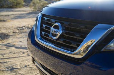 Nissan Pathfinder فيس ليفت IV، دفع رباعي 5 أبواب — شبكة المبرد