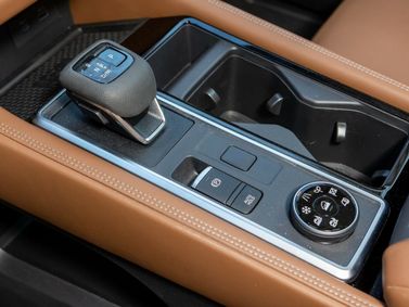 Nissan Pathfinder V، دفع رباعي 5 أبواب — محدد ناقل الحركة