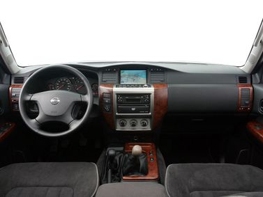 Nissan Patrol عملية فيس ليفت V (Y61)، دفع رباعي 5 أبواب — لوحة القيادة