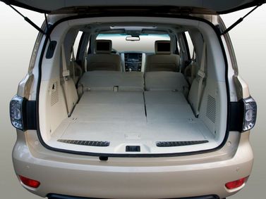 Nissan Patrol السادس (Y62)، دفع رباعي 5 أبواب — حجرة الأمتعة