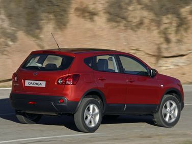 Nissan Qashqai I, Внедорожник 5 дв. — вид сзади справа