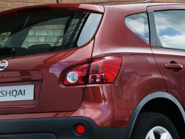 Nissan Qashqai I, Внедорожник 5 дв. — вид сзади справа