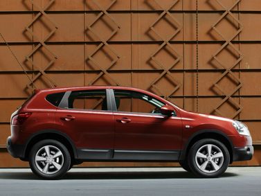Nissan Qashqai I, Внедорожник 5 дв. — вид справа