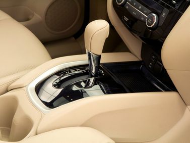 Nissan Rogue ثانياً، دفع رباعي 5 أبواب — محدد ناقل الحركة