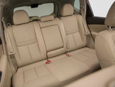 Nissan Rogue فيس ليفت الثاني، دفع رباعي 5 أبواب — المقاعد الخلفية