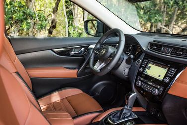 Nissan Rogue فيس ليفت الثاني، دفع رباعي 5 أبواب — منطقة السائق