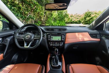 Nissan Rogue فيس ليفت الثاني، دفع رباعي 5 أبواب — لوحة القيادة