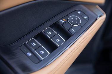Nissan Rogue ثالثاً، دفع رباعي 5 أبواب — تفصيل داخلي