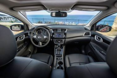 Nissan Sentra عملية فيس ليفت VII (B17)، سيدان — لوحة القيادة