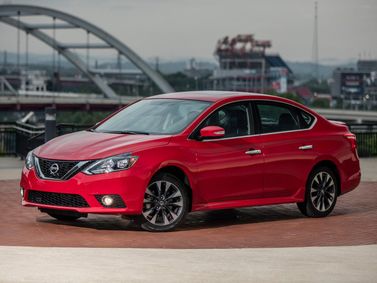 Nissan Sentra عملية فيس ليفت VII (B17)، سيدان — منظر أمامي أيمن