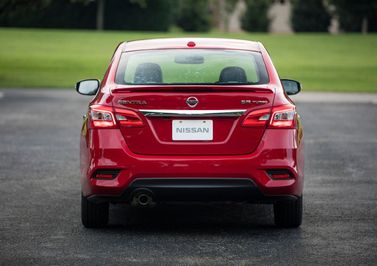 Nissan Sentra عملية فيس ليفت VII (B17)، سيدان — منظر خلفي