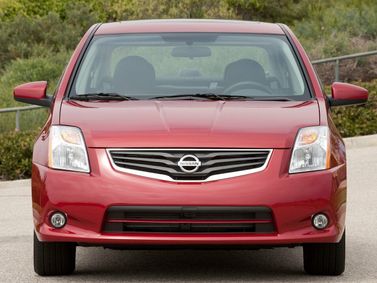 Nissan Sentra فيس ليفت السادس (B16)، سيدان — منظر أمامي