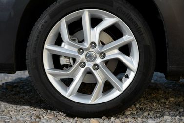 Nissan Sentra سابعاً (B17)، سيدان — جنط العجلة