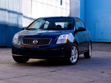 Nissan Sentra سادساً (B16)، سيدان — منظر أمامي أيمن