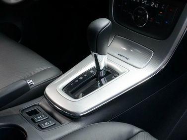 Nissan Sentra سابعاً (B17)، سيدان — محدد ناقل الحركة