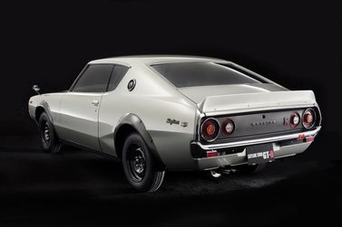 Nissan Skyline IV (C110)، كوبيه — منظر خلفي أيسر