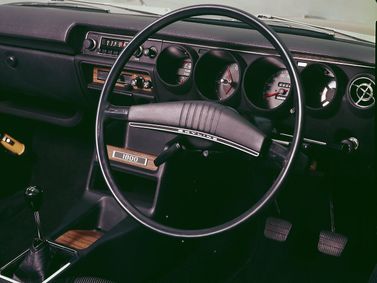 Nissan Skyline III (C10)، واجون 5 أبواب — منطقة السائق