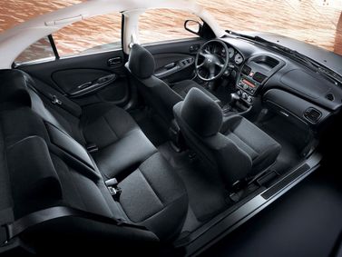 Nissan Sunny N16، سيدان Asian Market — منظر عام للمقصورة