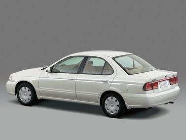 Nissan Sunny B15، سيدان — منظر خلفي أيمن