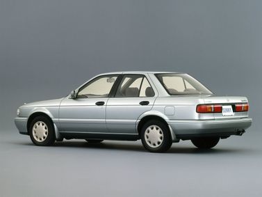 Nissan Sunny B13، سيدان — منظر خلفي أيسر