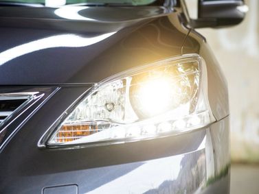 Nissan Sylphy III (B17)، سيدان — المصباح الأمامي