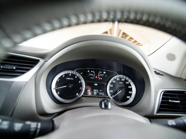 Nissan Sylphy III (B17)، سيدان — لوحة العدادات