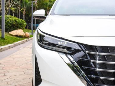 Nissan Sylphy عملية فيس ليفت IV (B18)، سيدان — منظر أمامي