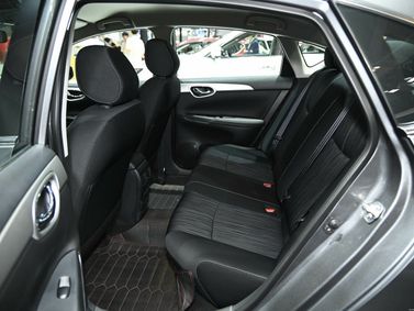Nissan Sylphy III Рестайлинг, Седан — задние сиденья