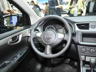 Nissan Sylphy III Рестайлинг, Седан — место водителя