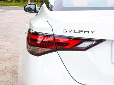 Nissan Sylphy عملية فيس ليفت IV (B18)، سيدان — المصباح الخلفي