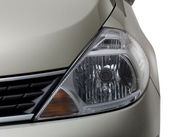 Nissan Tiida أنا فيس ليفت، سيدان — المصباح الأمامي