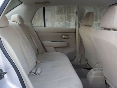 Nissan Tiida أنا فيس ليفت، سيدان — المقاعد الخلفية