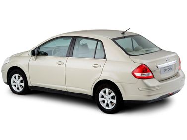 Nissan Tiida أنا فيس ليفت، سيدان — منظر خلفي أيسر