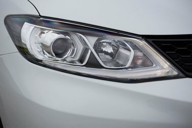 Nissan Tiida ثانياً، هاتشباك 5 أبواب — المصباح الأمامي
