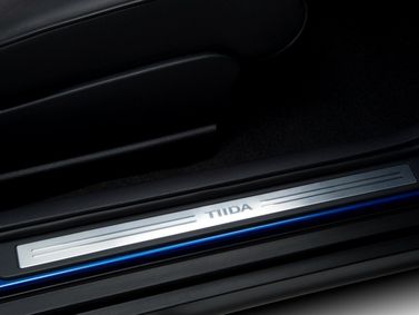Nissan Tiida أنا فيس ليفت، هاتشباك 5 أبواب — تفصيل داخلي