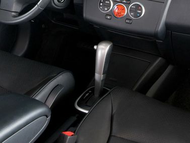 Nissan Tiida أنا فيس ليفت، هاتشباك 5 أبواب — محدد ناقل الحركة