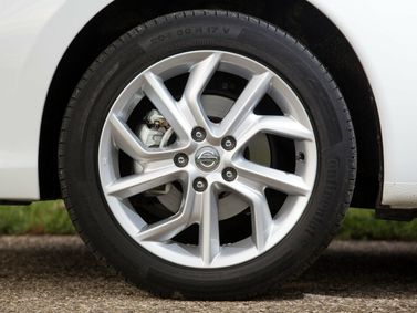 Nissan Tiida ثانياً، هاتشباك 5 أبواب — جنط العجلة