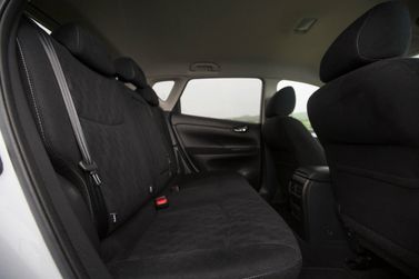 Nissan Tiida ثانياً، هاتشباك 5 أبواب — المقاعد الخلفية