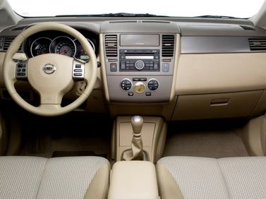 Nissan Tiida أنا فيس ليفت، سيدان — لوحة القيادة