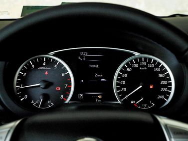 Nissan Tiida II (السوق الصينية)، هاتشباك 5 أبواب — لوحة العدادات