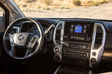 Nissan Titan II Рестайлинг, Пикап двойная кабина — место водителя