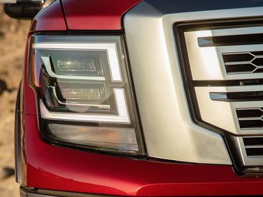 Nissan Titan II Рестайлинг, Пикап двойная кабина — передняя фара